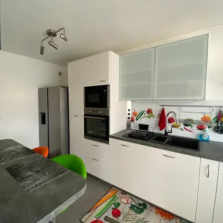 Le Mun,3 Etoiles-T2-60M2-Balcon-Parking-Wifi-Linge-Produits-Face A La Gerdarmerie-Vue Cathedrale *