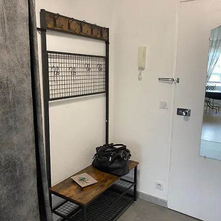 Le Mun,3 Etoiles-t2-60m2-balcon-parking-wifi-linge-produits-face A La Gerdarmerie-vue Cathedrale ריימס