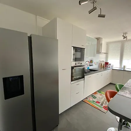 Le Mun,3 Etoiles-T2-60M2-Balcon-Parking-Wifi-Linge-Produits-Face A La Gerdarmerie-Vue Cathedrale
