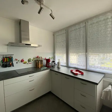 Le Mun-t2, 60m2, Balcons, Parking, Wifi, Linge, Produits, Face A La Gerdarmerie, Vue Cathedrale * Reims