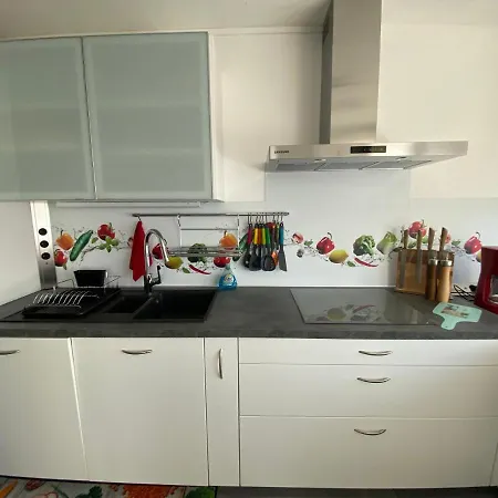 Le Mun-t2, 60m2, Balcons, Parking, Wifi, Linge, Produits, Face A La Gerdarmerie, Vue Cathedrale Reims