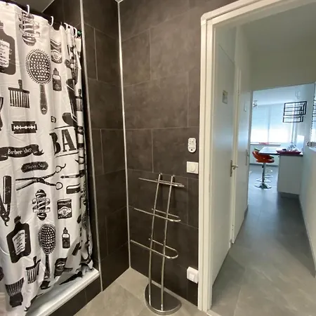 דירה Le Mun,3 Etoiles-t2-60m2-balcon-parking-wifi-linge-produits-face A La Gerdarmerie-vue Cathedrale