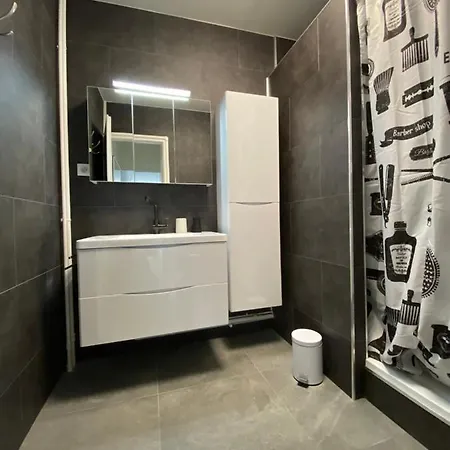 Le Mun,3 Etoiles-t2-60m2-balcon-parking-wifi-linge-produits-face A La Gerdarmerie-vue Cathedrale * ריימס