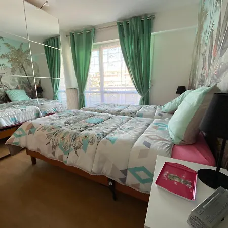 Le Mun,3 Etoiles-t2-60m2-balcon-parking-wifi-linge-produits-face A La Gerdarmerie-vue Cathedrale דירה