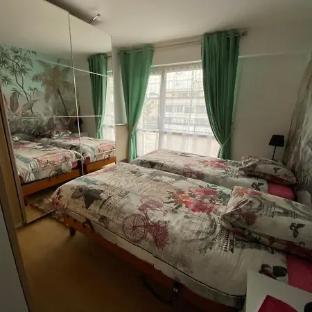 Le Mun,3 Etoiles-t2-60m2-balcon-parking-wifi-linge-produits-face A La Gerdarmerie-vue Cathedrale דירה ריימס