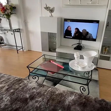 דירה Le Mun,3 Etoiles-t2-60m2-balcon-parking-wifi-linge-produits-face A La Gerdarmerie-vue Cathedrale