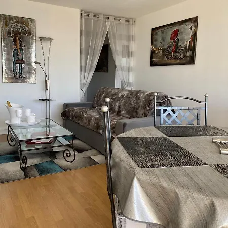 Le Mun,3 Etoiles-t2-60m2-balcon-parking-wifi-linge-produits-face A La Gerdarmerie-vue Cathedrale דירה ריימס