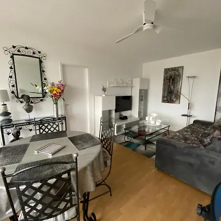 Le Mun,3 Etoiles-T2-60M2-Balcon-Parking-Wifi-Linge-Produits-Face A La Gerdarmerie-Vue Cathedrale
