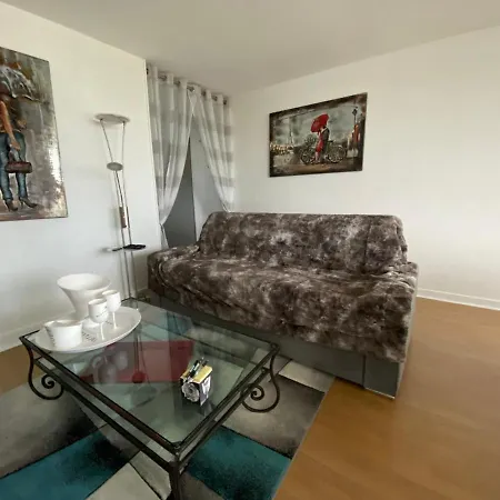 Le Mun,3 Etoiles-T2-60M2-Balcon-Parking-Wifi-Linge-Produits-Face A La Gerdarmerie-Vue Cathedrale Reims
